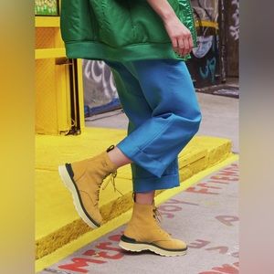 Sorel Hi-Line combat boots size 9